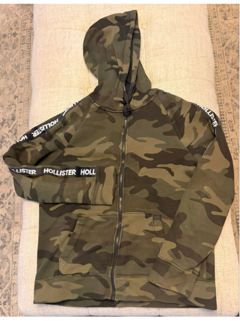 Hollister Men’s Camo Full Zip Hoodie Size Medium Logo Tape